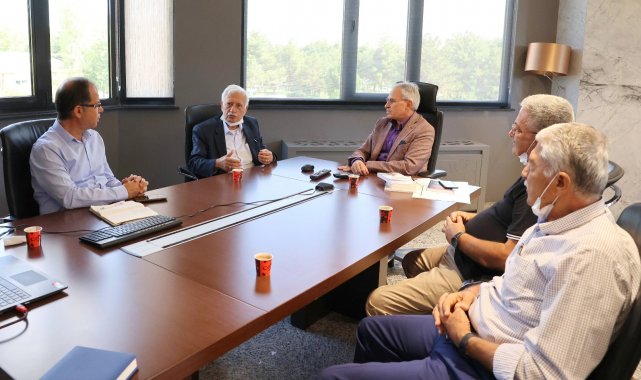 Eski Bakan Dinçerler'den Rektör Prof. Dr. Özaydın'a ziyaret