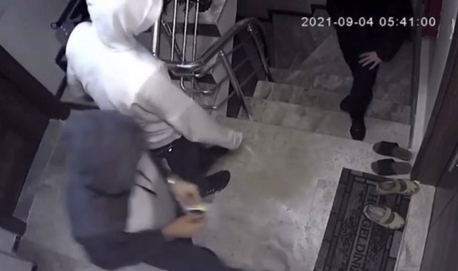 Fatih'te evden hırsızlık girişimi kamerada