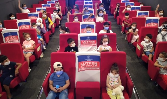Gezen sinema tırı Beyoğlu'nda