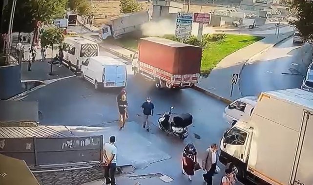 Güngören'de faciaya ramak kaldı, kontrolden çıkan kamyon metro duvarına çarptı: 2 yaralı
