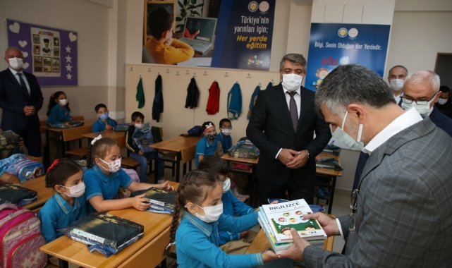 İlk ders zili çaldı, Sultanbeyli'de öğrenciler ders başı yaptı