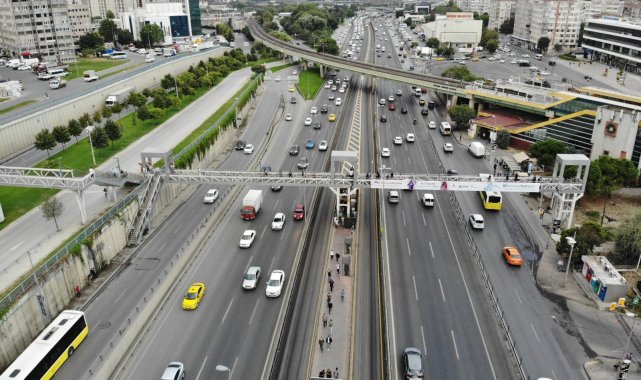 İstanbul'da okulların açılmasıyla trafikte yoğunluk oluştu