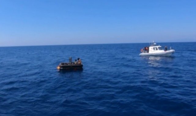 İzmir açıklarında 13 düzensiz göçmen kurtarıldı