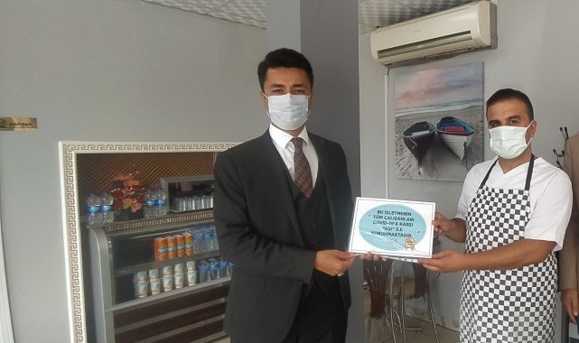 Kastamonu'da aşı olan esnafa 'güvenli işyeri' sertifikası verildi