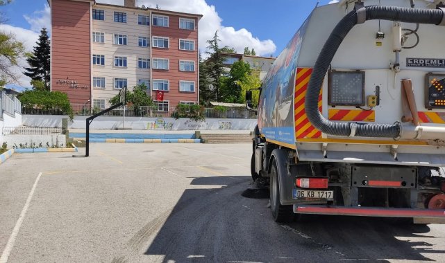 Keçiören'de yeni eğitim öğretim yılı için temizlik seferberliği