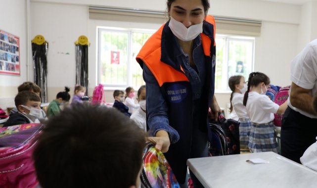 Kırtasiye setleri bu yıl da Gemlik Belediyesi'nden