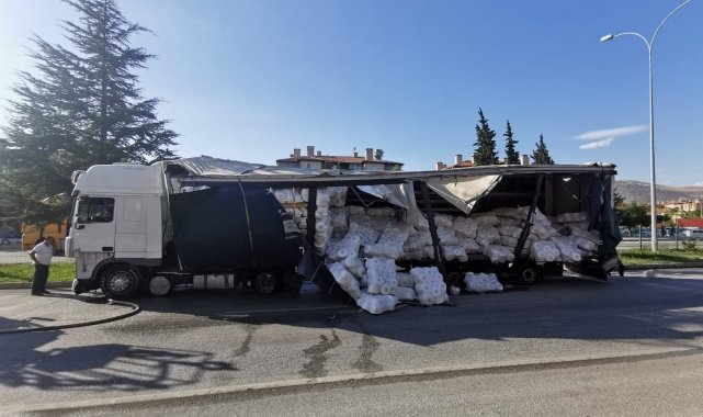 Kontrolden çıkan tırın 6 aracı biçtiği anlar güvenlik kamerasında