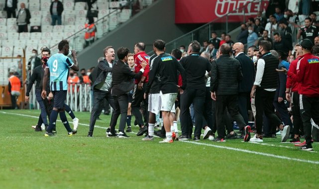 Maç bitti saha kenarı karıştı!
