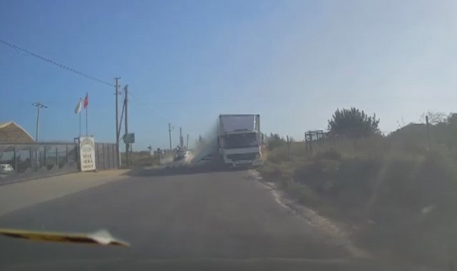Mersin'de 4 kişinin yaralandığı kaza kamerada