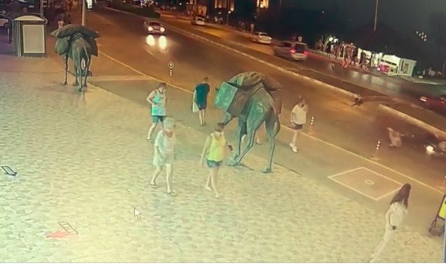 Motosikletin çarptığı Alman çift metrelerce savrularak yaralandı