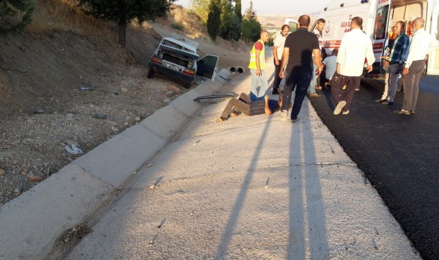 Otomobil yoldan çıktı: 3 yaralı