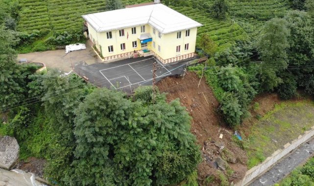 Rize'de selde bahçesi kopan okul için zemin etüdü raporu bekleniyor