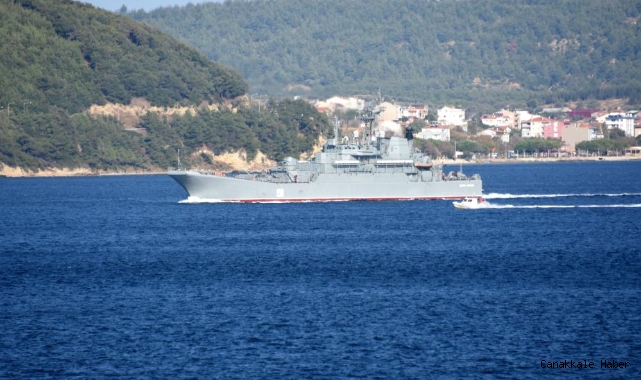 Rus savaş gemisi Çanakkale Boğazı’ndan geçti