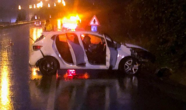 Samsun'da otomobil bariyere çarptı: 3 yaralı