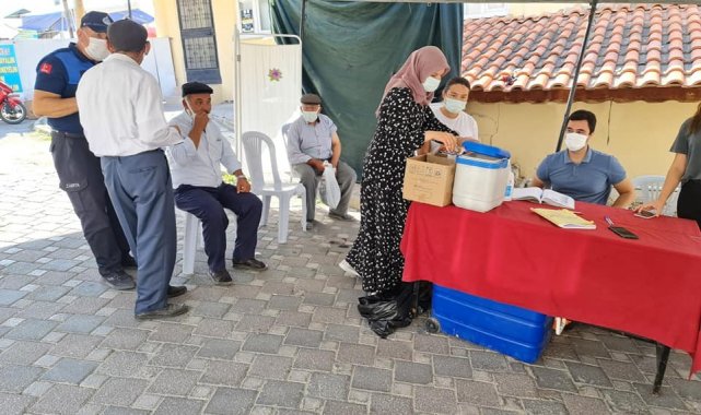 Selendi'de gece gündüz aşılama çalışmaları sürüyor