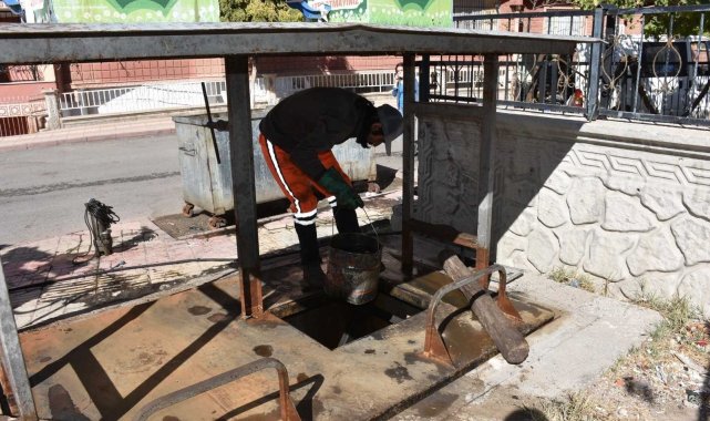 Siirt'te yer altı çöp konteynerleri onarılarak bakımları yapılıyor