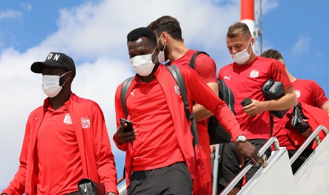 Sivasspor kafilesi İstanbul'a ulaştı
