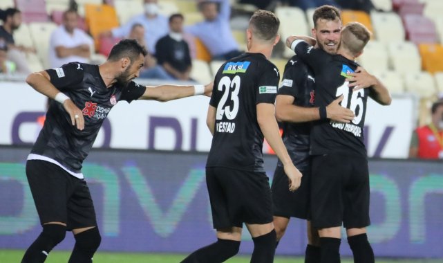 Sivasspor ligdeki ilk galibiyetini aldı