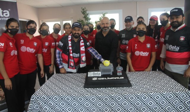 Toprak sahadan 1. Lig'e yükselen kadınlar voleybol takımının hedefi şampiyonluk