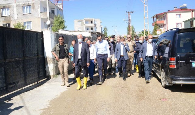 Tuşba Belediye Başkanı sel bölgesinde incelemelerde bulundu