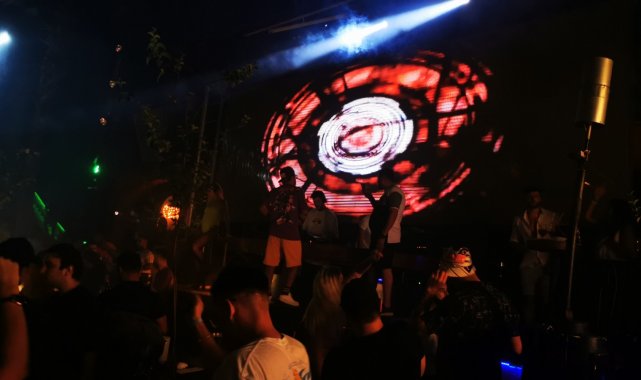 Ünlü gece kulübü Marmarislileri coşturuyor