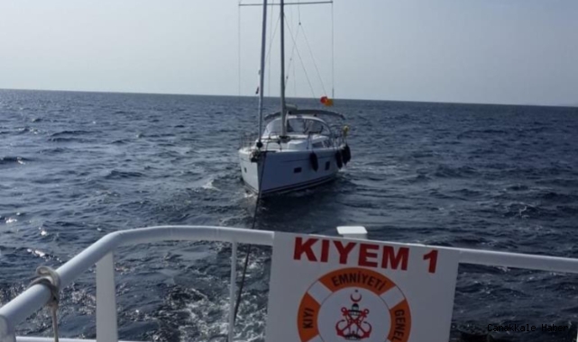 Yardım talebinde bulunan yelkenli tekne marinaya yanaştırıldı