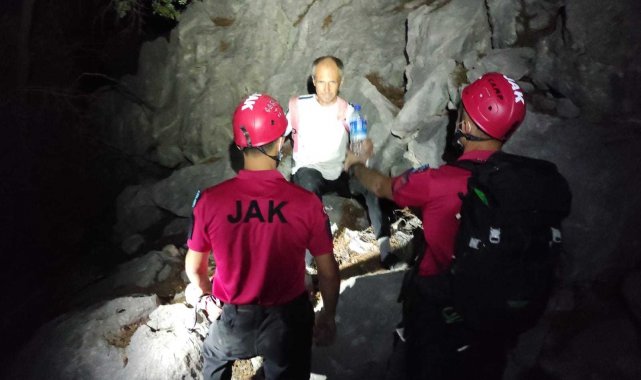 Yürüyüş yaparken kaybolan turist jandarma tarafından kurtarıldı