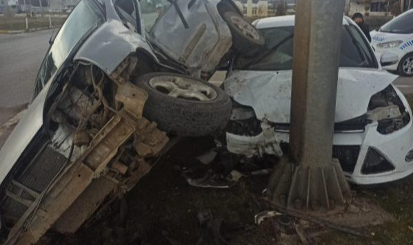 Trafik kazası; 1 ölü, 1 yaralı
