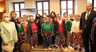 Kadınların ürettiği eserler sergilendi