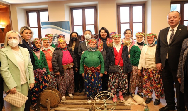 Kadınların ürettiği eserler sergilendi