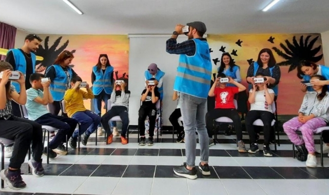 ÇOMÜ’den köy okullarına sanal gerçeklik turu