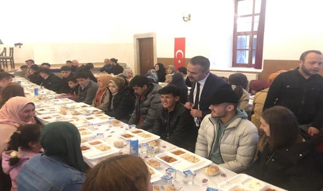 Dualarla oruçlarını açtılar