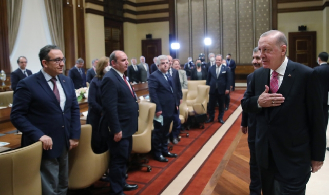 “Kapalı mekânlardaki maske kullanma zorunluluğu kaldırılmıştır”