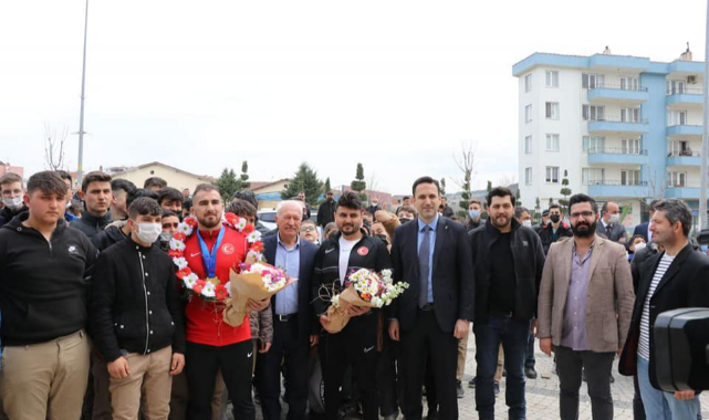 Memleketinde coşkuyla karşılandı