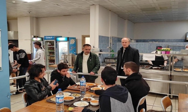 Vali Aktaş öğrencilerle iftar yaptı