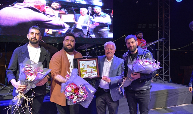 Lapseki'de Sakiler Grubu konseri