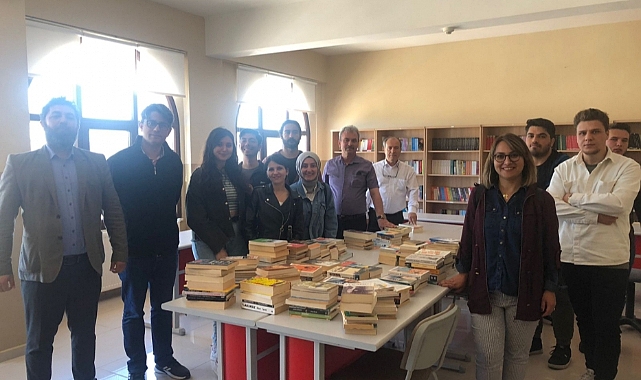 Okul kütüphanelerine kitap desteği
