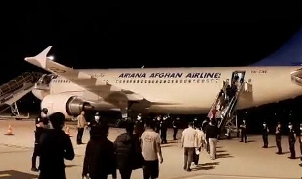 Afganistanlı düzensiz göçmenler ülkelerine gönderildi