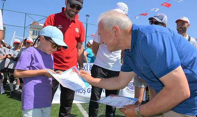Lapseki’de Mini Voleybol Şenliği