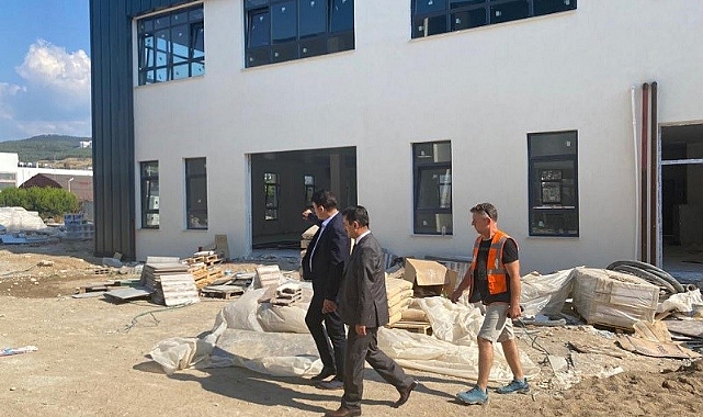 Yeni hizmet binasını inceledi
