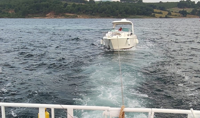 Arızalanan tekne limana yanaştırıldı