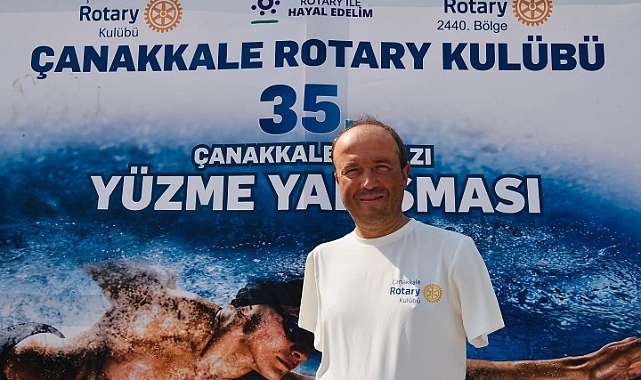 Çanakkale Boğazı’nı yüzerek geçti