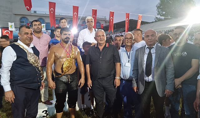 Çardak'ta başpehlivan Cengizhan Şimşek