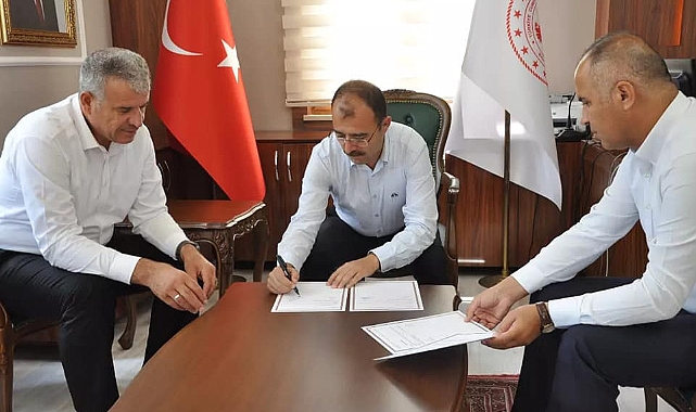 İmzalar atıldı, kütüphane oluyor