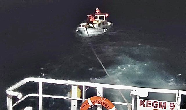 Sürüklenen tekneyi, KEGM ekipleri kurtardı