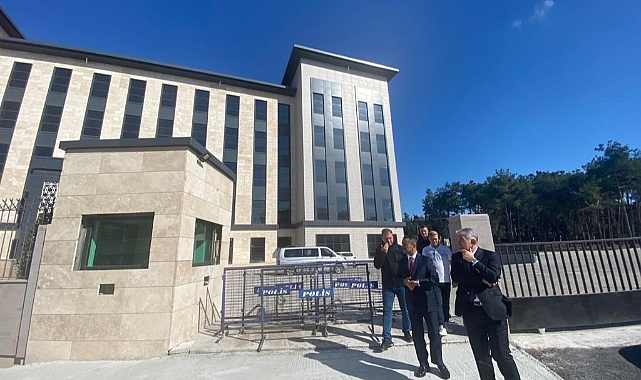 Emniyet binasını inceledi