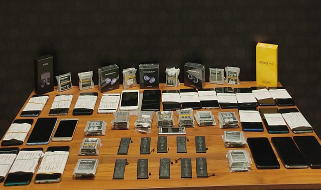 Gümrük kaçağı 26 telefon ele geçirildi