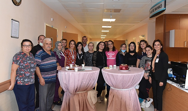 Hastanede pastalı kutlama