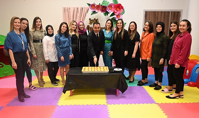 "Her bir öğretmenimiz başımızın tacıdır"