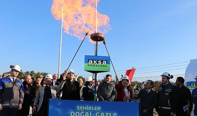 Ayvacık'ta doğal gaz ateşi yandı